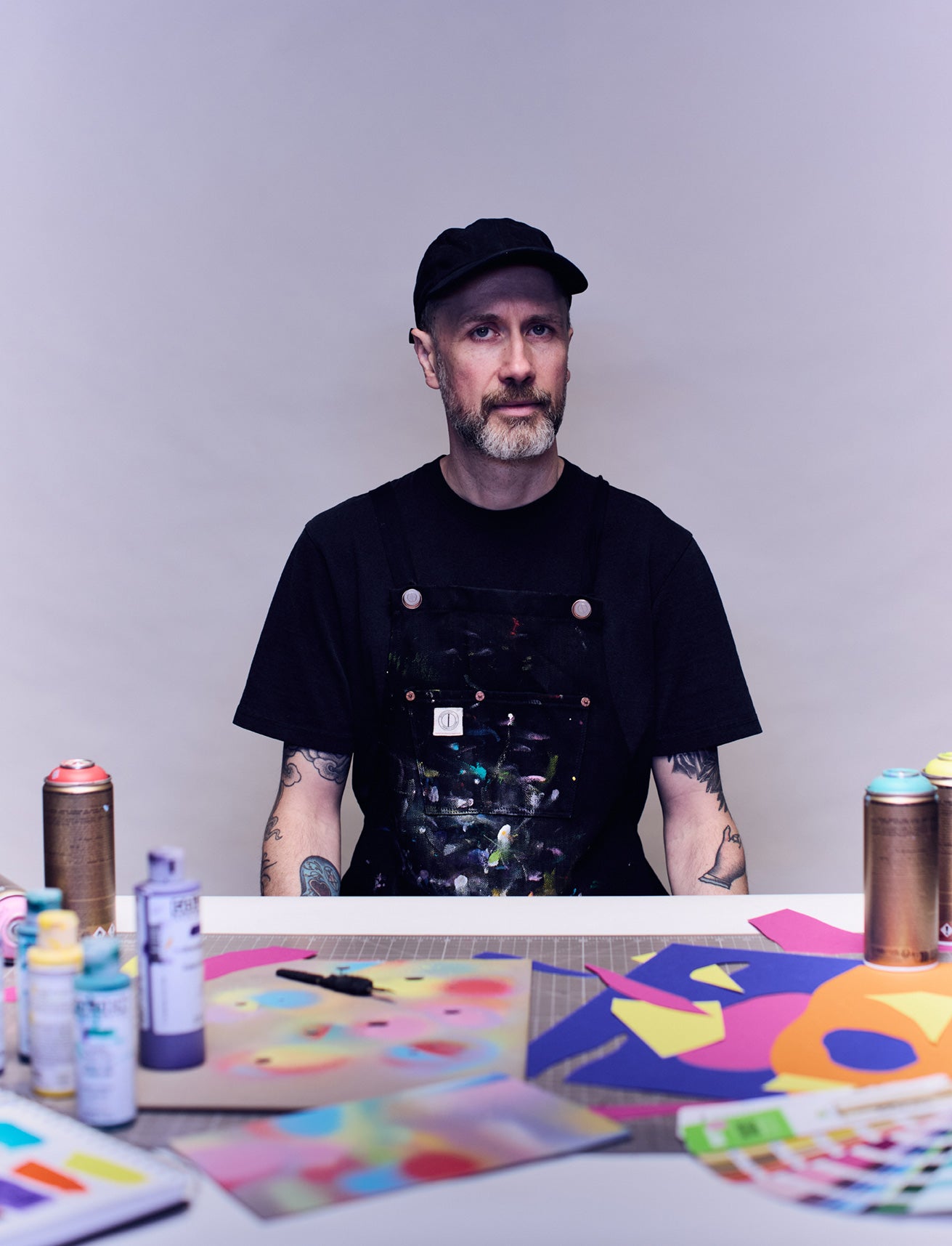 Portrait of UK contemporary artist Eelus taken by Alun Callender